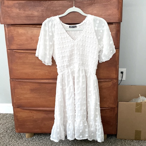Cute White Smocked Dress - Picture 1 of 3